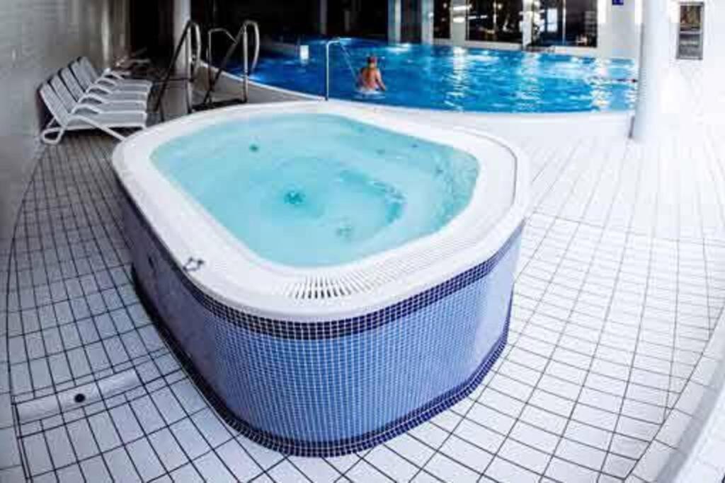 Premium Apartment For Jewish Quarter & Old Town Plus Pool クラクフ エクステリア 写真